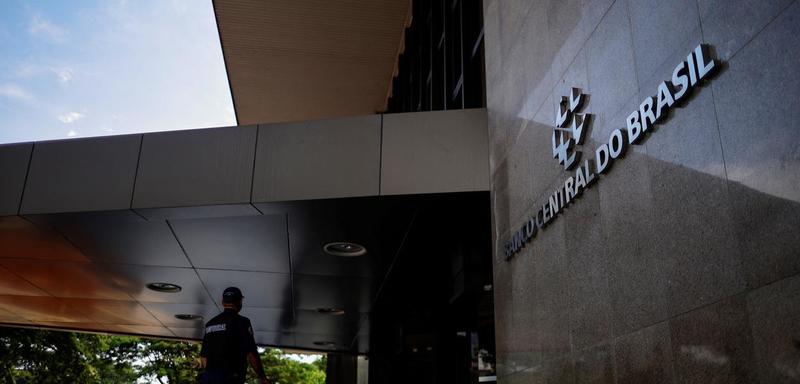 A compressão deliberada da economia brasileira