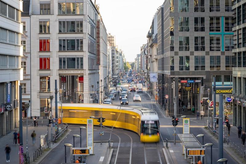 Interner BVG-Bericht: Warum die Straßenbahn trotz Rekordzahlen immer wieder stecken bleibt