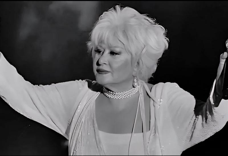 Bir Dönemin Kalplerde Çınlayan İçli Sesiydi MUAZZEZ ABACI