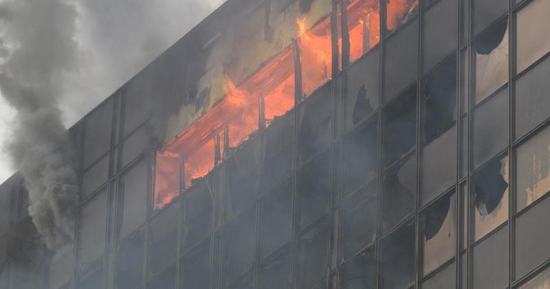 FOTO/VIDEO I dalje se dimi iz Vjesnikove zgrade, požarište se pregledava termo kamerom