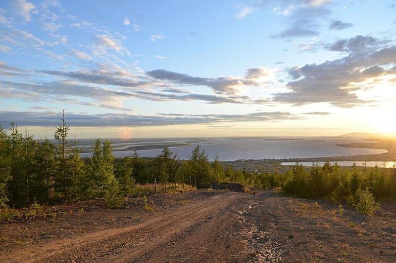Вместо морга гараж: В Якутии не могут похоронить участника СВО