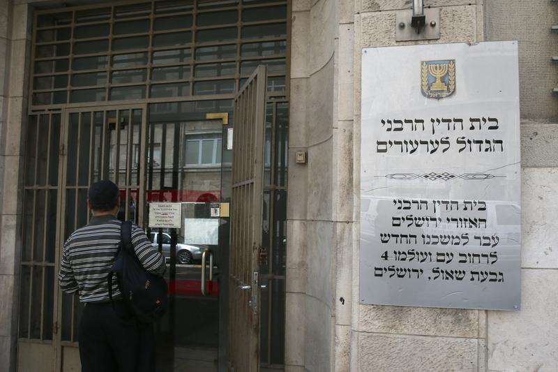 Former chief rabbi among senior religious officials suspected of extortion