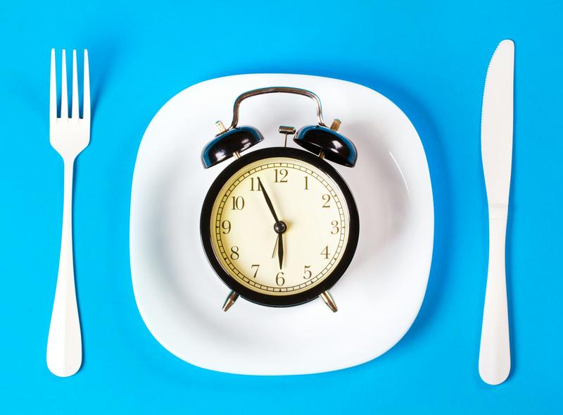 Should we eat dinner earlier in winter? Why timing might matter more than you think