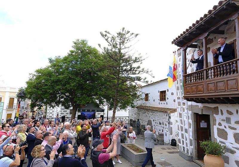 Aplausos y lágrimas en la plaza de El Pilar de Valsequillo