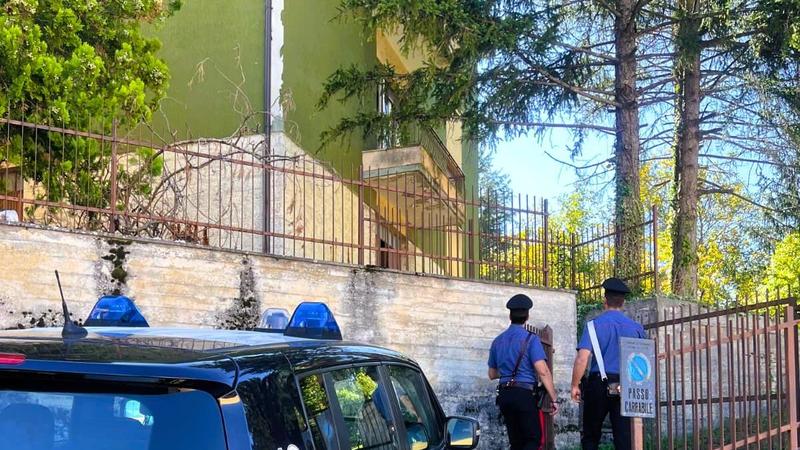 Fabriano, truffa del falso carabiniere: arrestati in due con la refurtiva