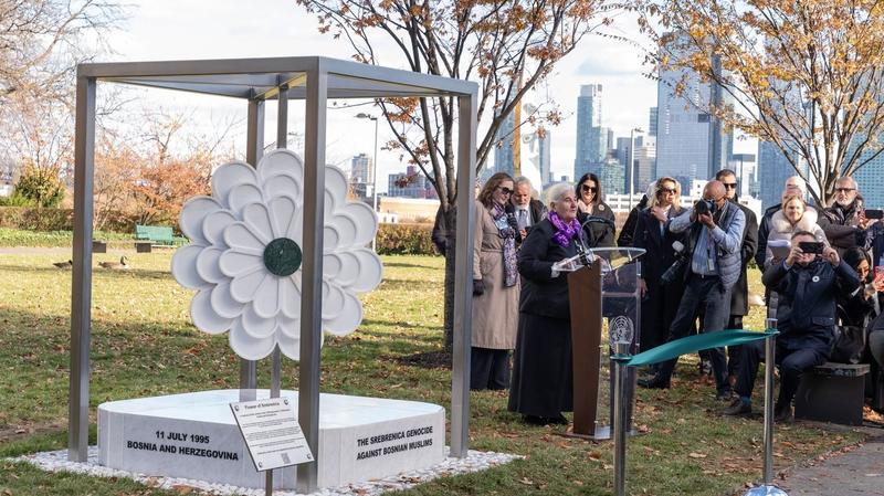 U sedištu UN otkriveno spomen-obeležje Cvet Srebrenice
