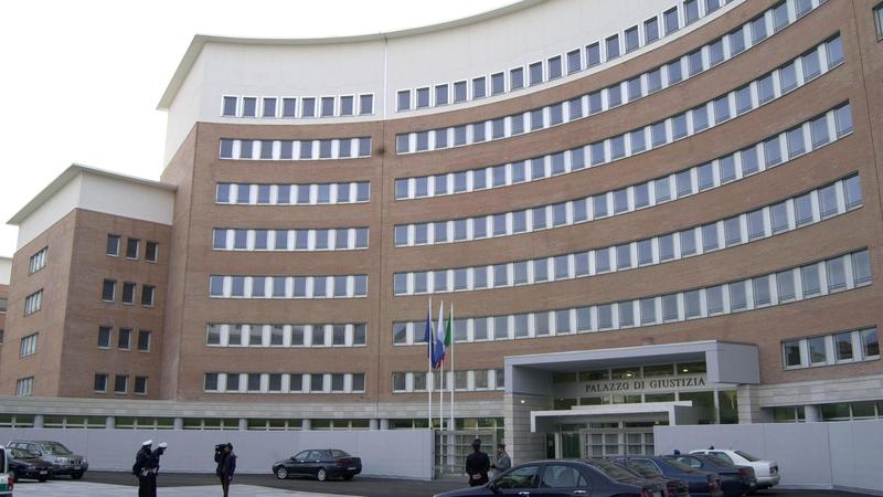 Il reddito di cittadinanza, il resort in Mozambico, il militare. La strana truffa su cui indaga la Procura di Brescia