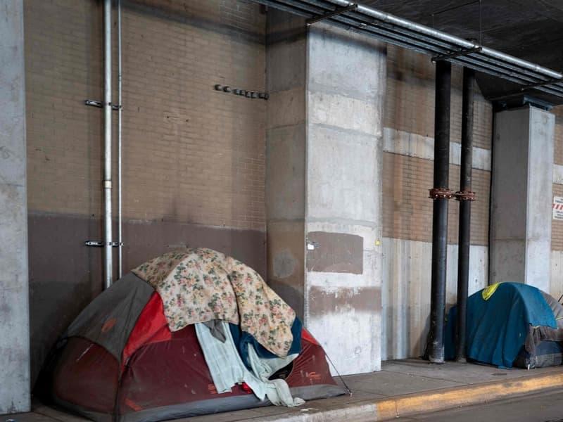 Qui pense encore aux pauvres?