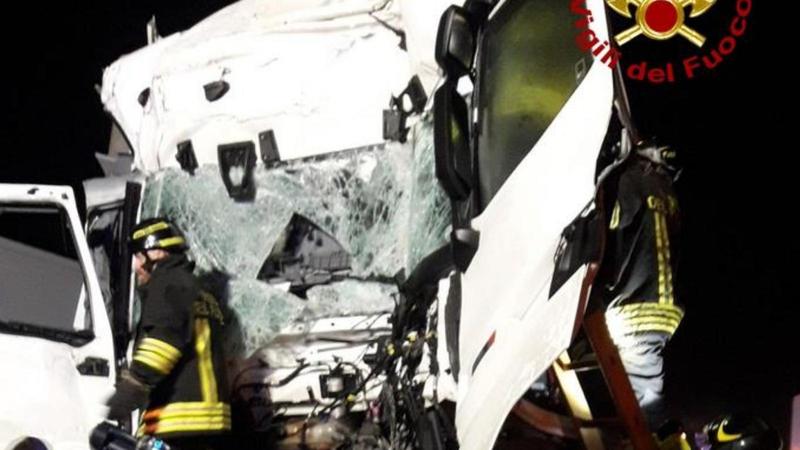 Maxi incidente sulla A1, morto un camionista