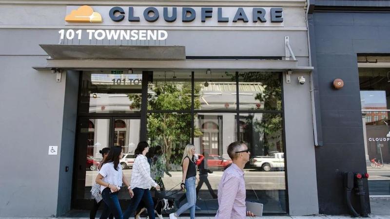 Il semaforo del web va in tilt. E la vita (reale) diventa impossibile Il semaforo del web va in tilt. E la vita (reale) diventa impossibile