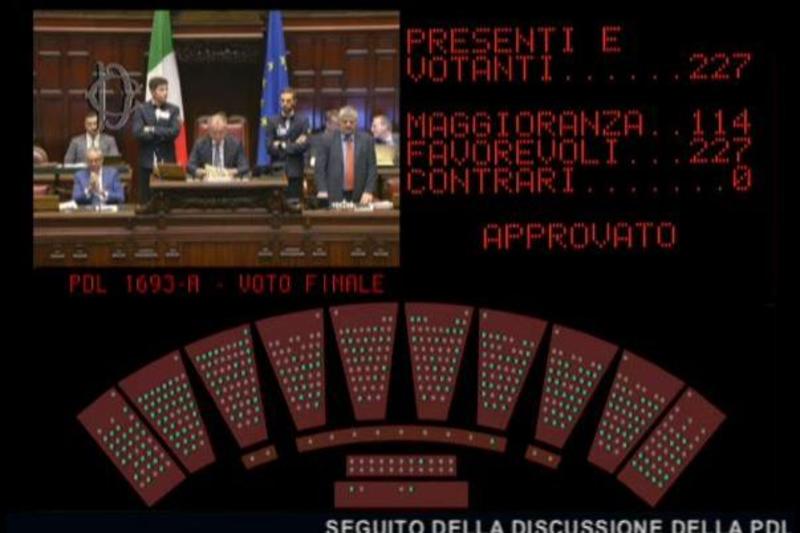 Idillio a Montecitorio. Sì corale alla legge che riscrive il reato di stupro Idillio a Montecitorio. Sì corale alla legge che riscrive il reato di stupro