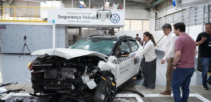 Crash test ao vivo: por que destruição de dianteira a 64 km/h é boa notícia