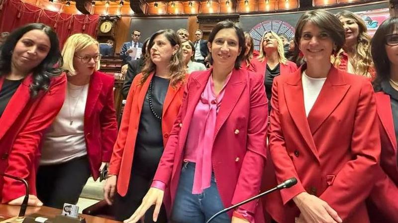 “Senza consenso è stupro”. Primo ok alla legge bipartisan contro la violenza sulle donne. Ecco perché è un cambiamento “storico”