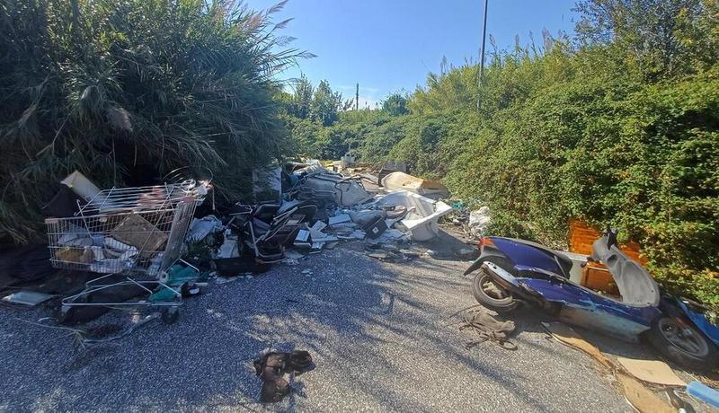 Livorno, cresce la maxi discarica tra la Cgil e il tennis