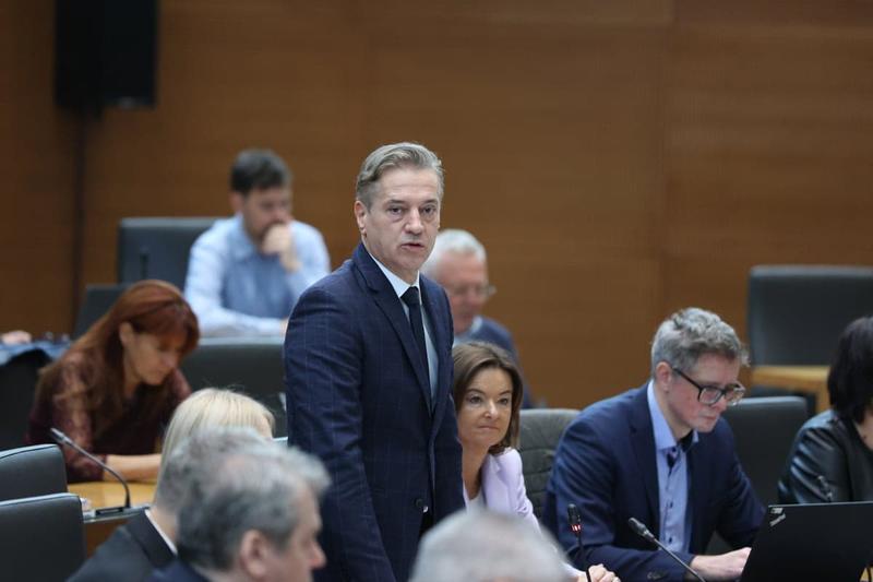 (POGLED) Kolumna Marka Crnkoviča: Golobi, orli in amaterji