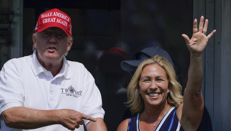 Mye har gått galt for Trump i det siste. Kvinnen til høyre er en viktig årsak Mye har gått galt for Trump i det siste. Kvinnen til høyre er en viktig årsak