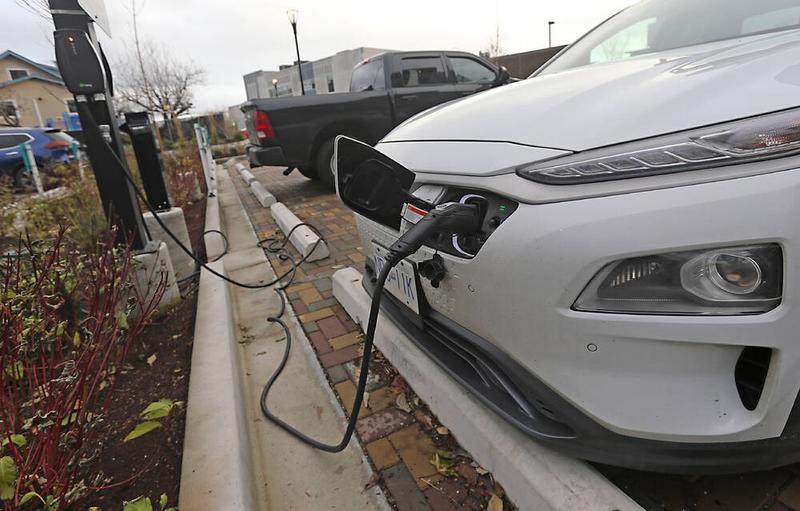 Les Leyne: B.C. backing away from electric-vehicle sales targets Les Leyne: B.C. backing away from electric-vehicle sales targets