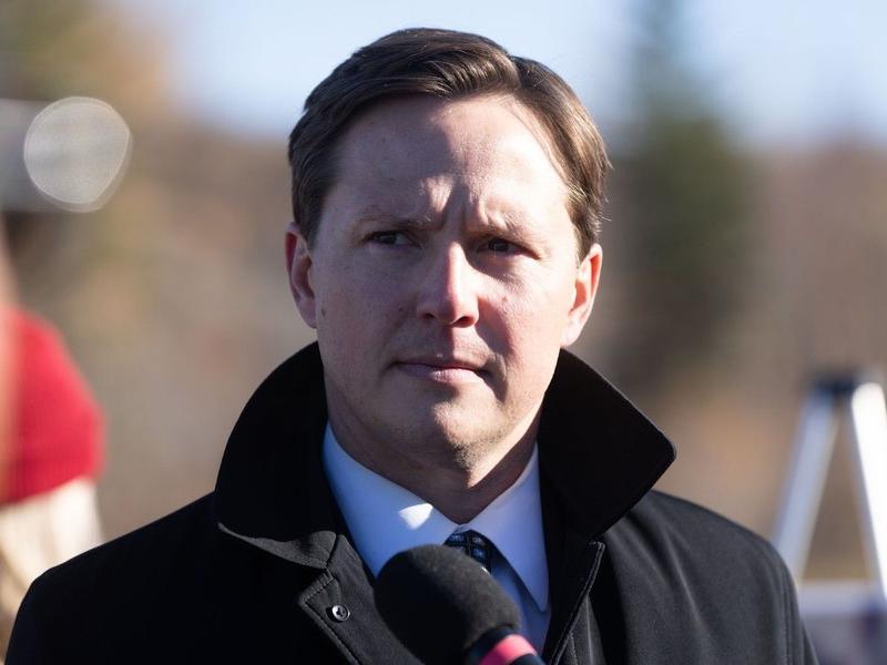 Bell: Smith's road boss 'shocked' as 72% back upping speed limit on Alberta divided highways