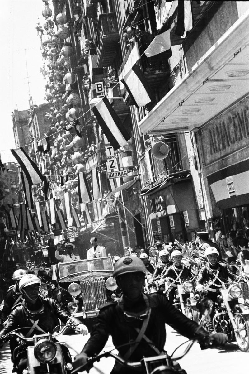 Franquisme: Entre la voluntat totalitària i el context interior i internacional Franquisme: Entre la voluntat totalitària i el context interior i internacional