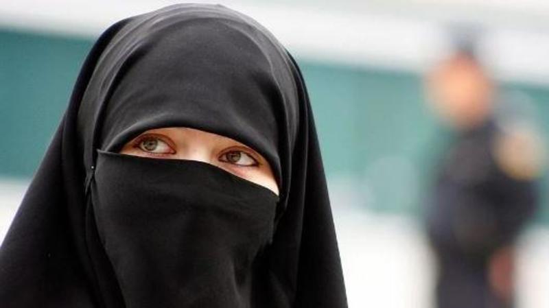 Botte se sbagliavano il Corano, l’obbligo del velo e i passaporti sequestrati: i motivi della condanna del padre padrone