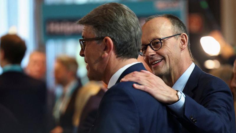 Mauscheln am Tegernsee - die dubiosen Geschäfte von Merz-Freund Weimer