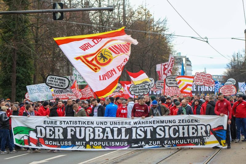 Fußballstadien sind sicher – Idioten gibt’s auch bei Helene Fischer