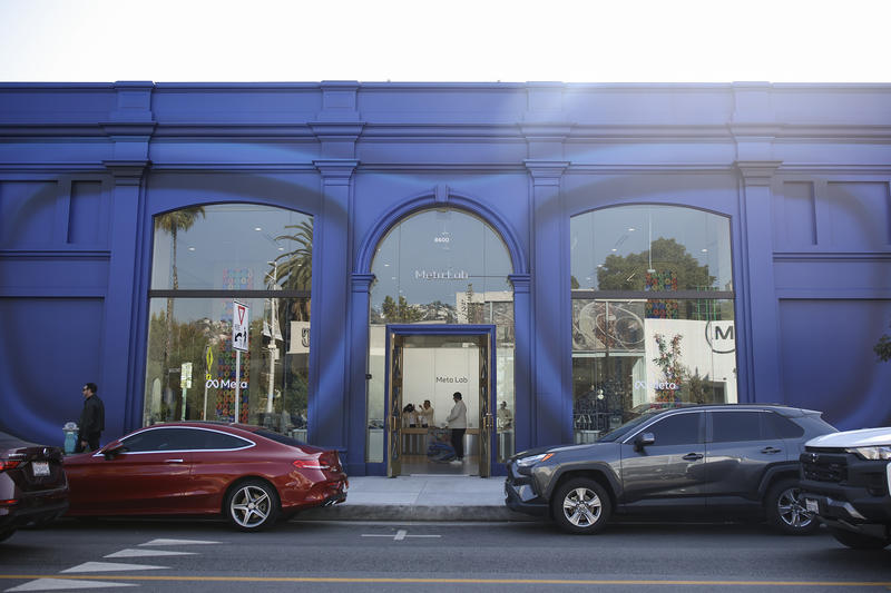 Meta’s new AI Ray-Ban glasses are an expensive peek into a terrifying future