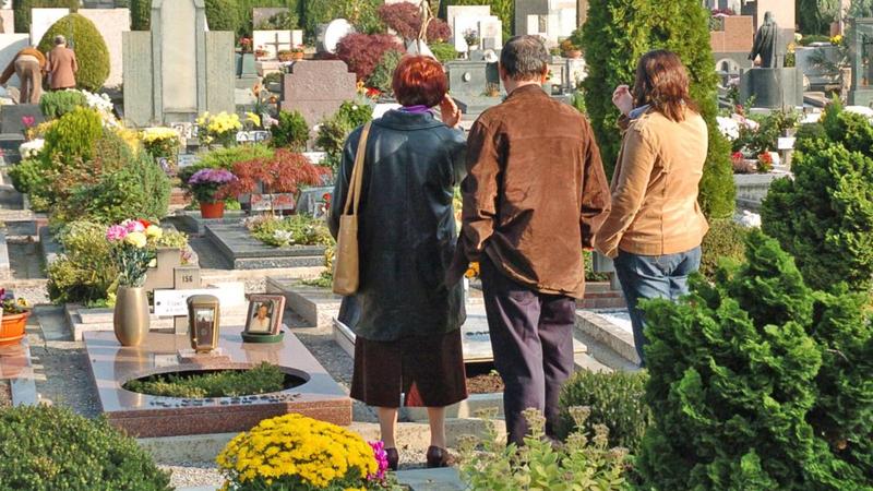 Funerale senza corpo: bara tumulata vuota, l’agenzia funebre ammette l’errore