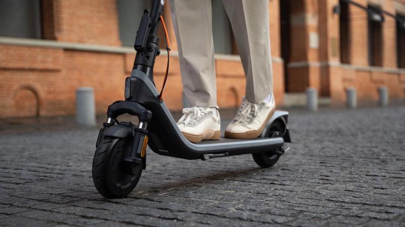 Allarme monopattini elettrici: più di 200 multe. I dati della polizia locale