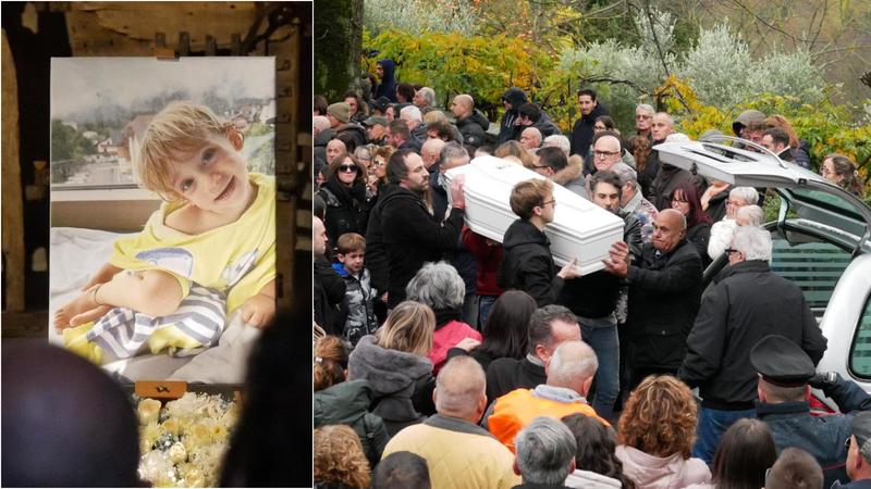 Un pupazzo sopra la bara, lo strazio dei genitori, un pianoforte: dolore al funerale di Leonardo, il bambino di 2 anni morto all’asilo Un pupazzo sopra la bara, lo strazio dei genitori, un pianoforte: dolore al funerale di Leonardo, il bambino di 2 anni morto all’asilo