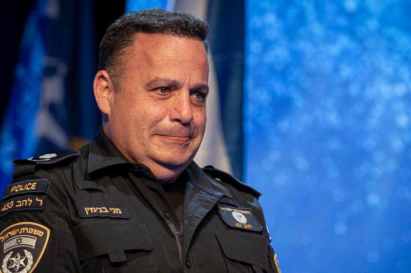 Head of police major crimes unit, suspect in criminal probe, to take weeklong leave