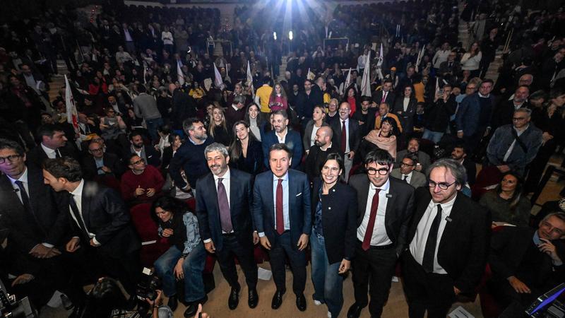 Elezioni in Campania con vista sul 2027: il campo largo compatto con Fico. Schlein: “Vinciamo qui, poi le Politiche”