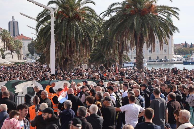 (POGLED) Papež govori, Severina govori, kdo pa molči?