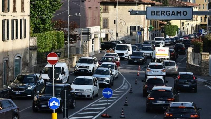 Pontesecco, il Comune scioglie la riserva: corsia reversibile, i lavori nel Pop 2026 Pontesecco, il Comune scioglie la riserva: corsia reversibile, i lavori nel Pop 2026