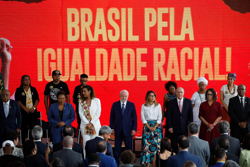 O Lula é racista e machista?
