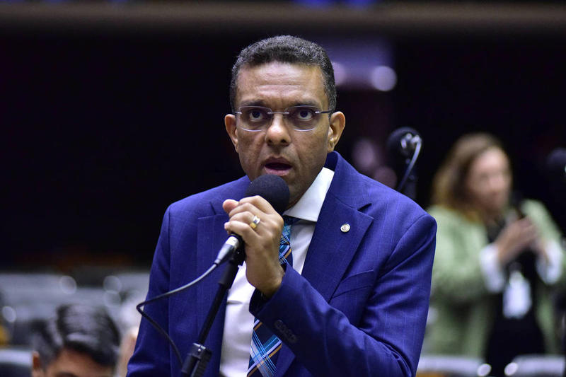 Deputado pastor e de direita celebra indicação de Messias: 'genuinamente evangélico'