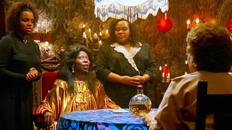 Â«Parlo con i vostri cari defuntiÂ»: cosÃ¬ la medium napoletana modello Ghost truffava sui social