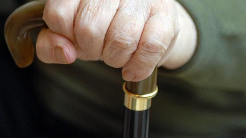 Bancos urbanos en el parque del Mundo Bancos urbanos en el parque del Mundo