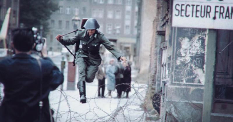 Il salto verso l’ignoto: la tragedia di Conrad Shumann