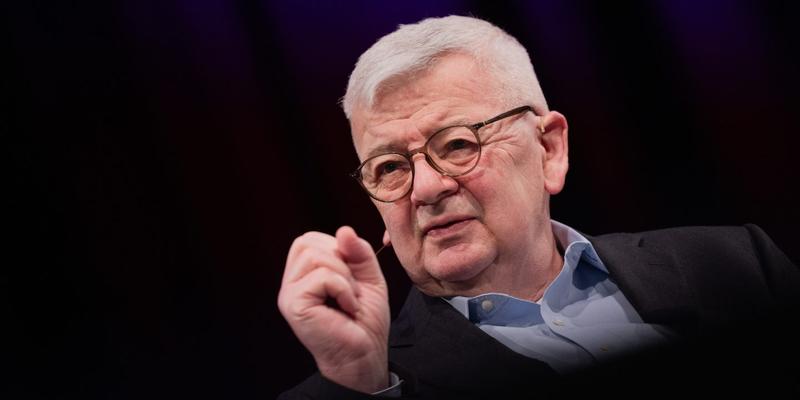 „Hitler ist niedergekämpft worden. Unsere Städte mussten in Schutt und Asche gelegt werden, leider“ „Hitler ist niedergekämpft worden. Unsere Städte mussten in Schutt und Asche gelegt werden, leider“