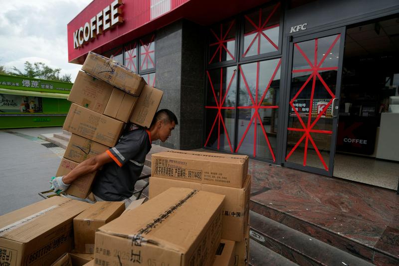 I Deliver Parcels in Beijing by Hu Anyan: an unforgettable look at gig-economy hardship