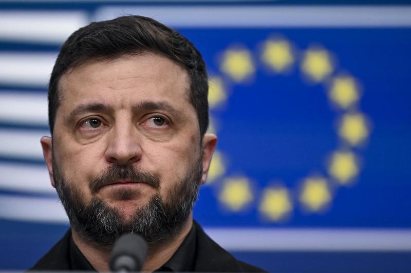 Zelensky al bivio: «Perdere gli Usa oppure la dignità»