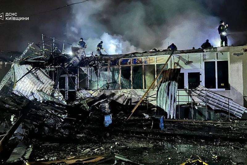 Kit per la guerra e futuri distopici: Parigi ha paura