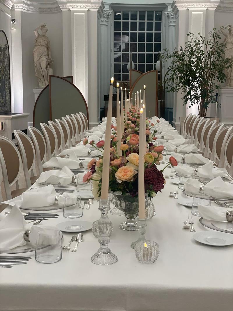 Kensington Sarayı’nda “7 Şövalyenin” Tarihi Yemeğinde İlginç Bir Dress Code Kensington Sarayı’nda “7 Şövalyenin” Tarihi Yemeğinde İlginç Bir Dress Code