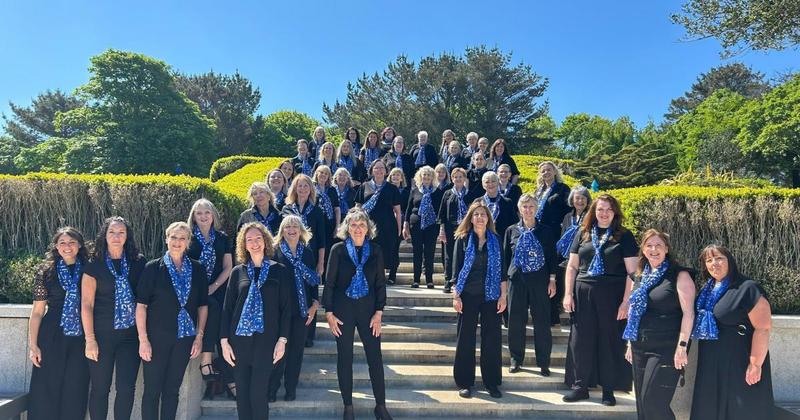 Award-winning choir offers surprise Christmas performance for Argus readers Award-winning choir offers surprise Christmas performance for Argus readers
