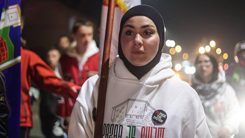 Hidžab, šajkača i međusobno prihvatanje Srba i Bošnjaka Hidžab, šajkača i međusobno prihvatanje Srba i Bošnjaka