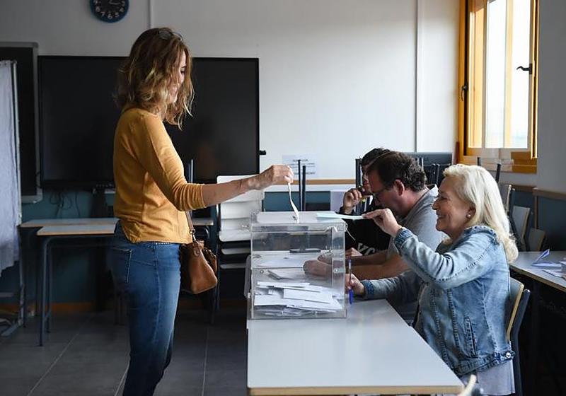 «Cállate, cerdita»