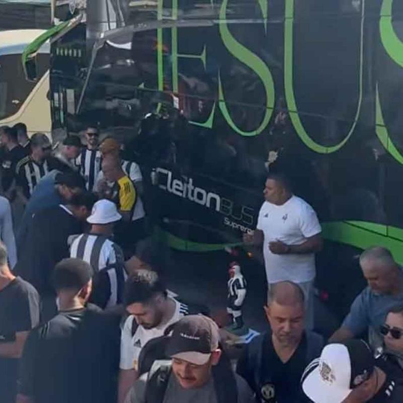 Eu vi um menino correndo. Eu vi o tempo