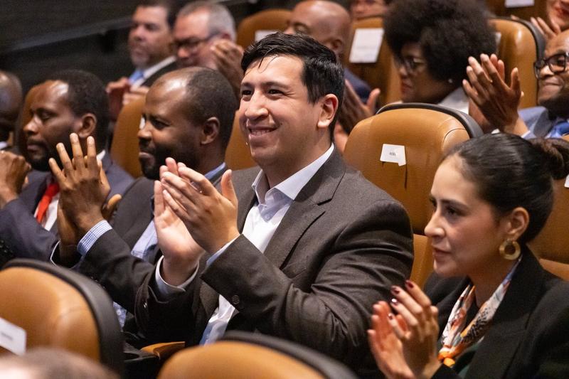 Kumamoto viaja a costa de los derechohabientes del IMSS