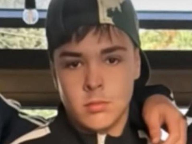 Ragazzo di 19 anni ucciso da colpoÂ di pistolaalla testa mentre era in auto con amici